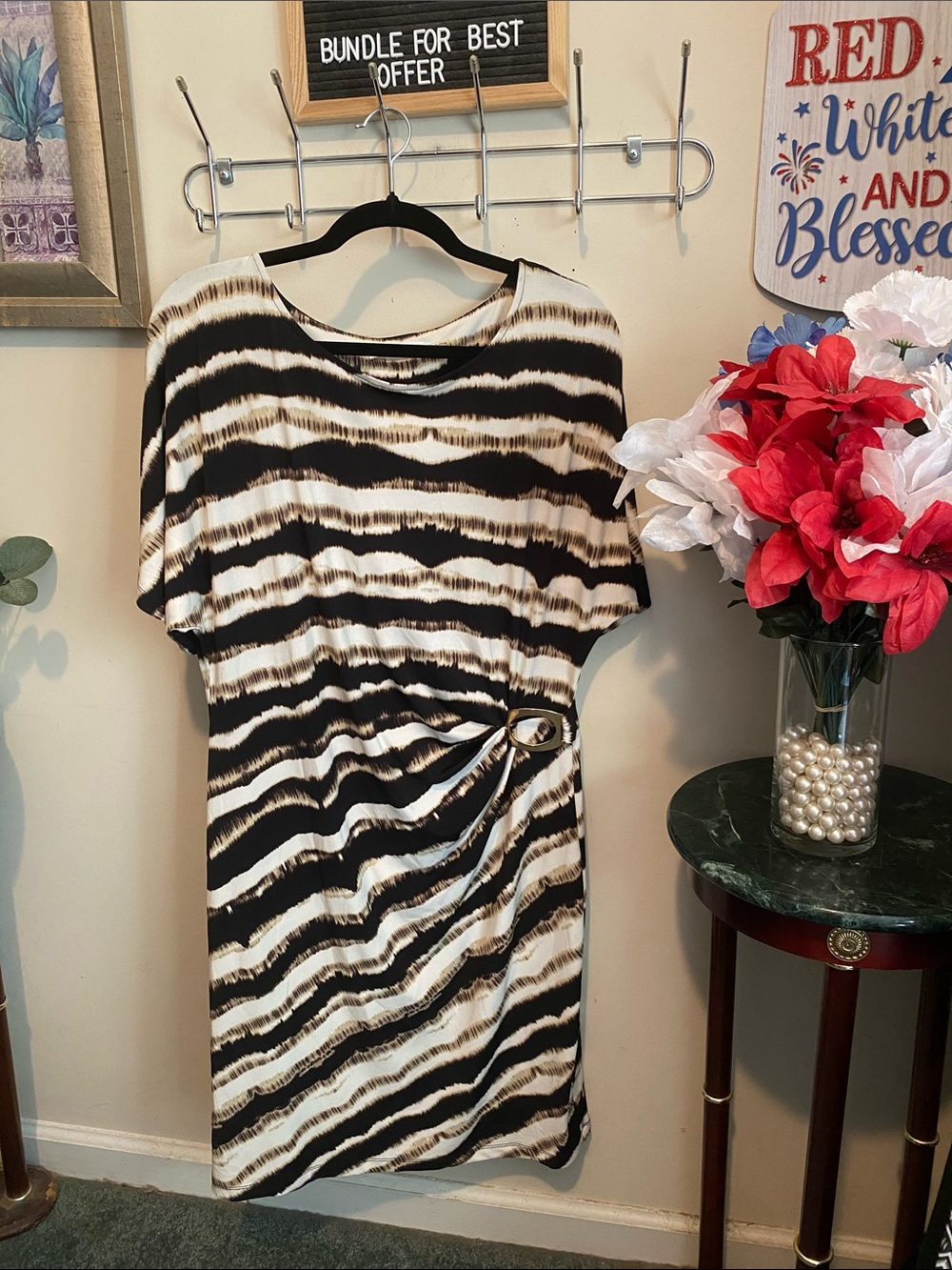 Calvin Klein Black, White, & Gold Striped SS Women’s Dress. Measurements below.